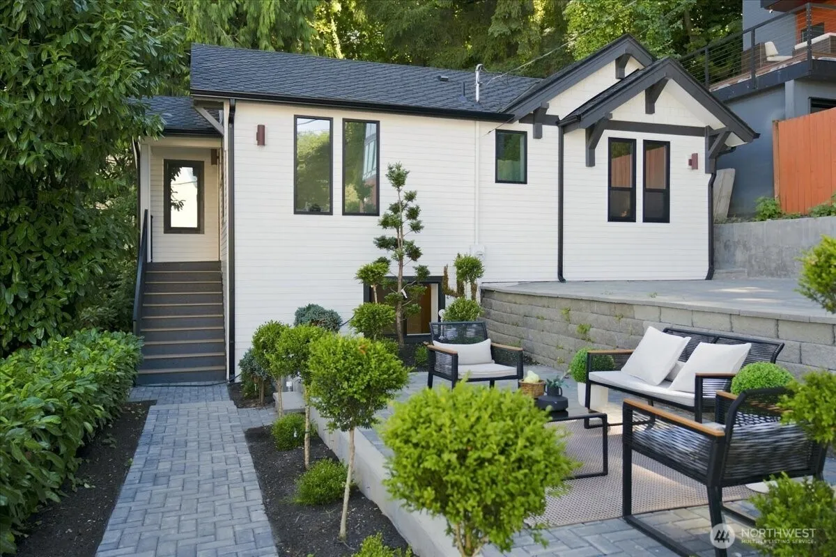 Property photo for 4011 Sw Maryland Place, Seattle