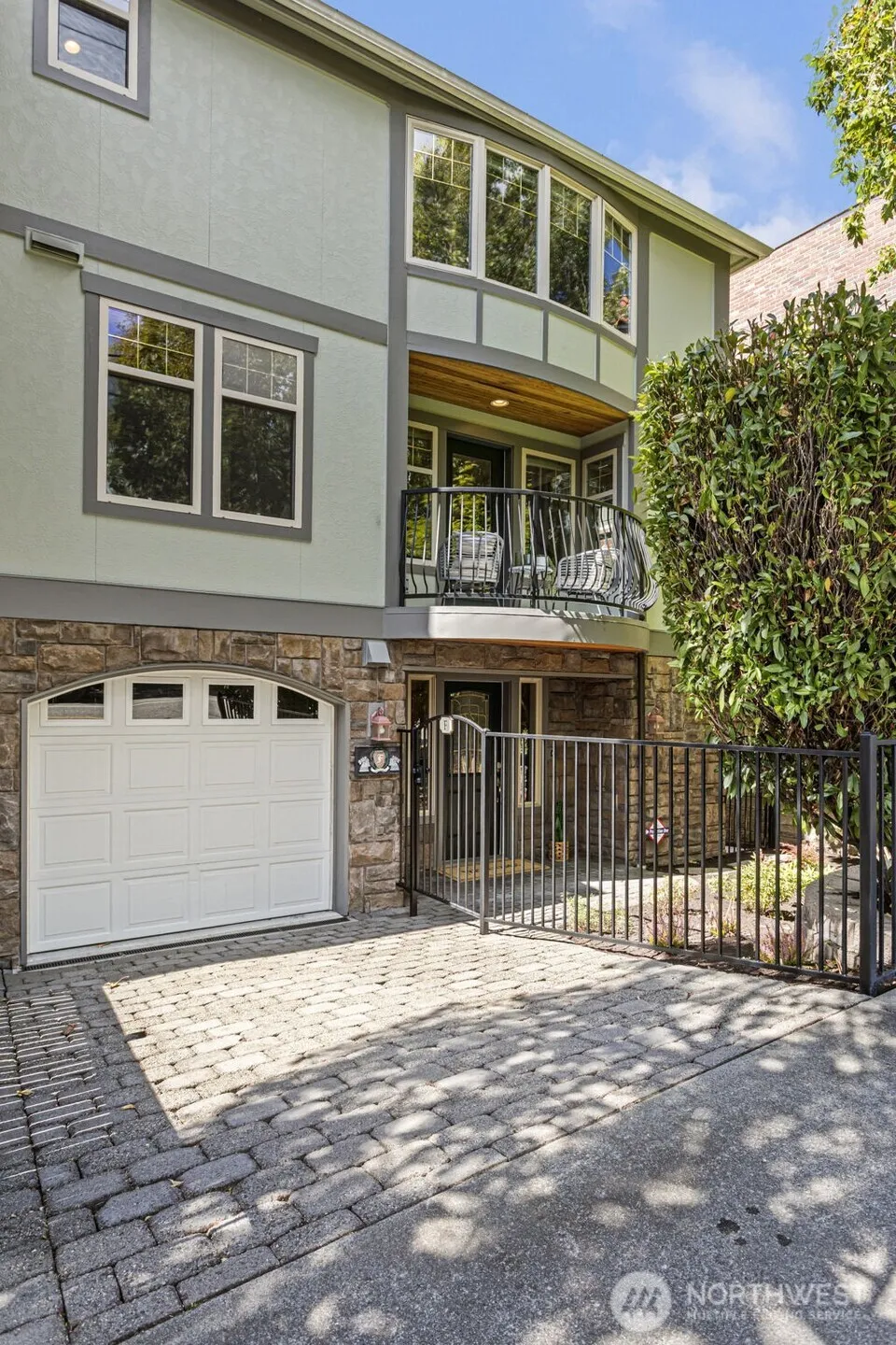 Property photo for 4423 Phinney Avenue N, Seattle