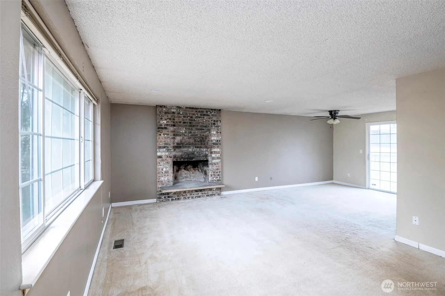 Property photo for 8858 81st Avenue Sw, Lakewood photo 4