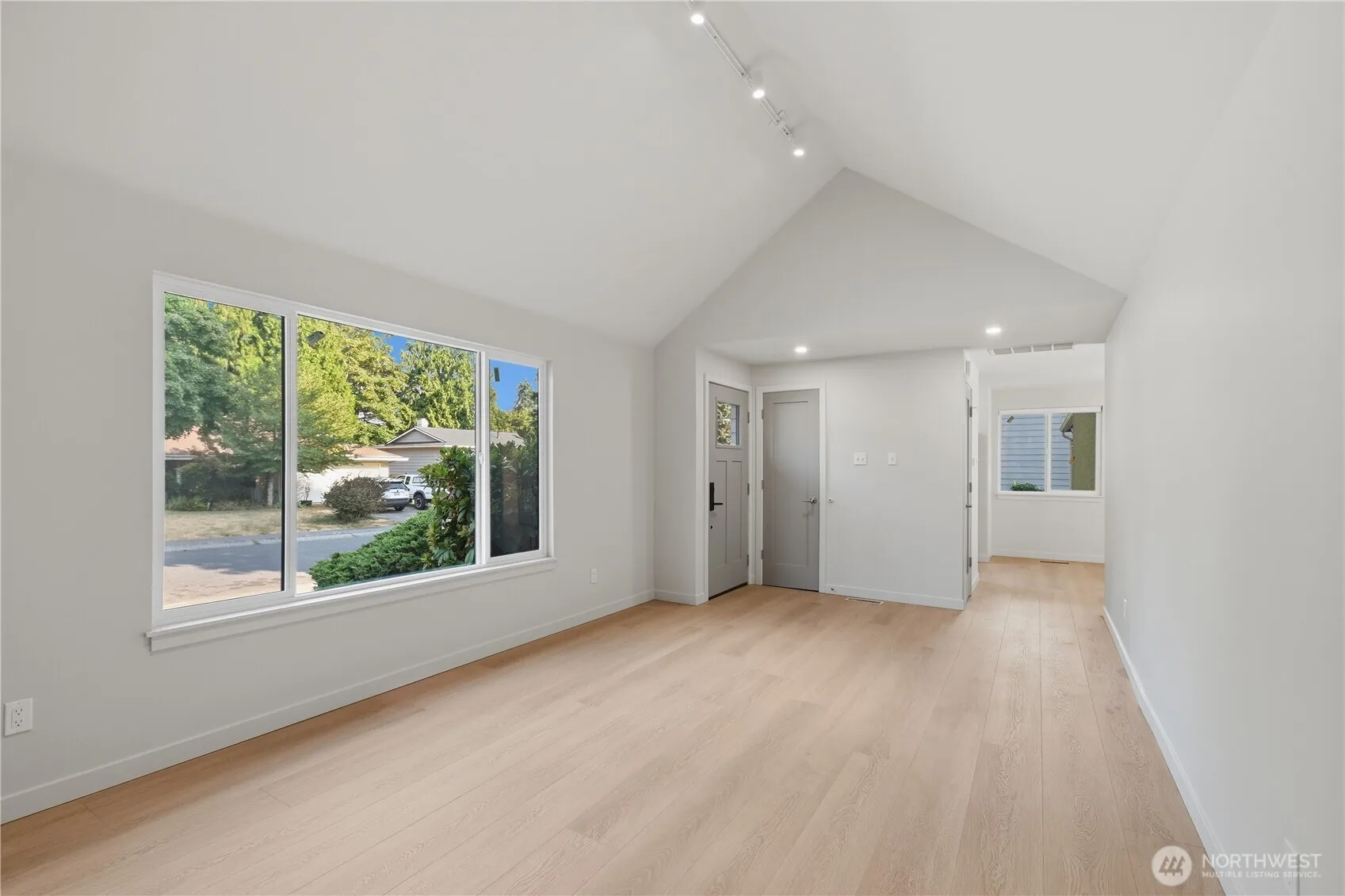 Property photo for 13905 121st Avenue Ne, Kirkland photo 4