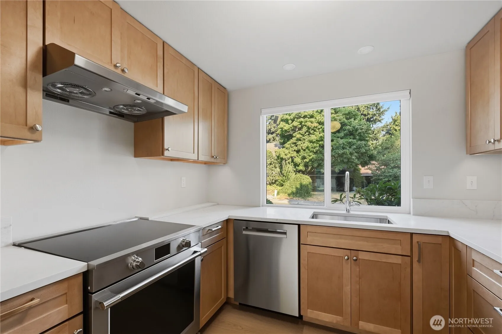 Property photo for 13905 121st Avenue Ne, Kirkland photo 5