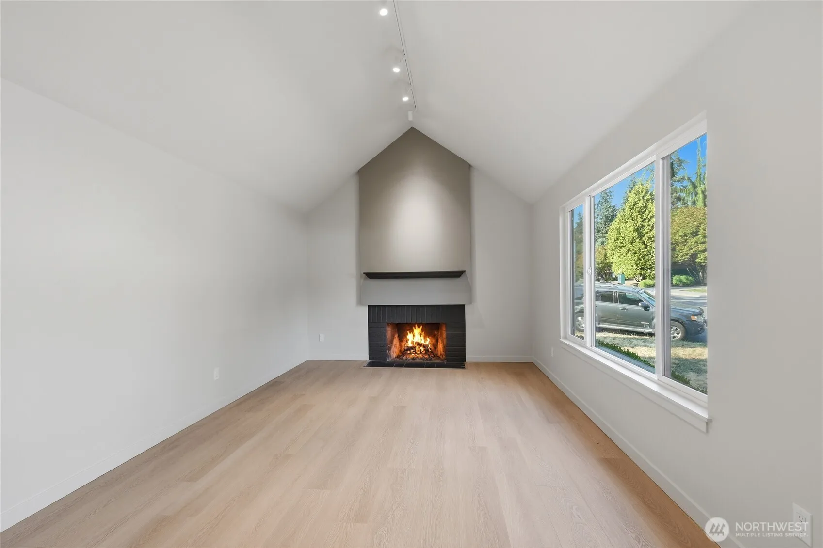 Property photo for 13905 121st Avenue Ne, Kirkland photo 2
