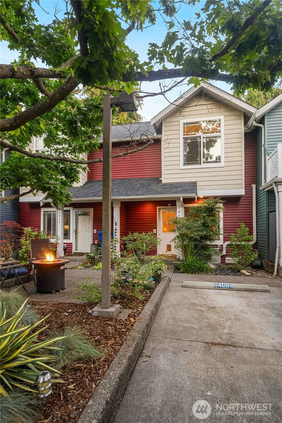 Property photo for 9406 Linden Avenue N #b, Seattle photo 2