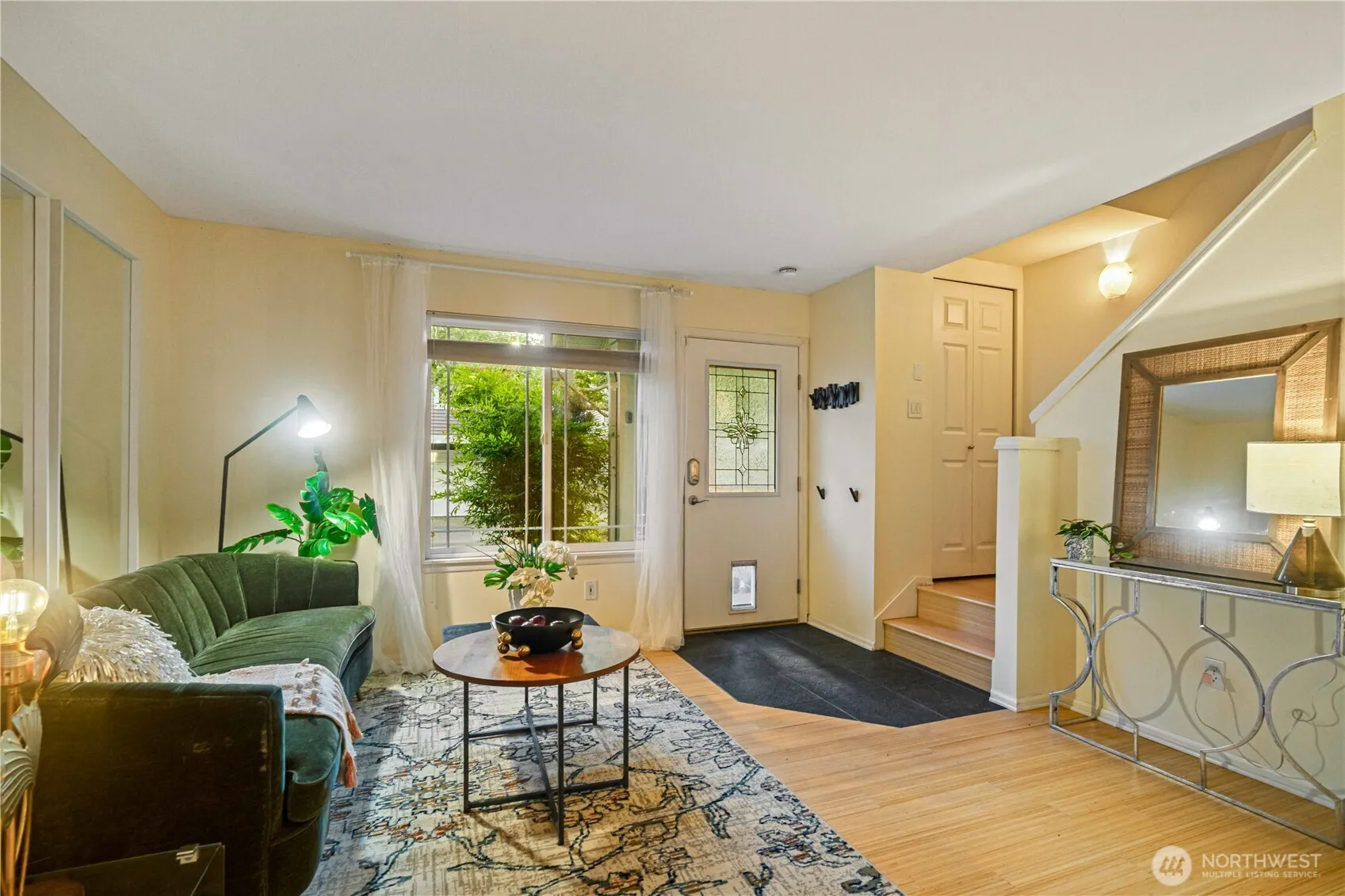 Property photo for 9406 Linden Avenue N #b, Seattle photo 4