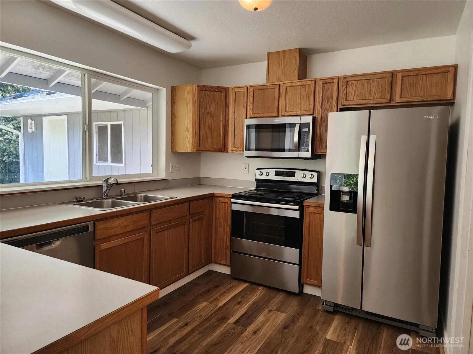 Property photo for 181 E Oakdale Street, Allyn photo 5