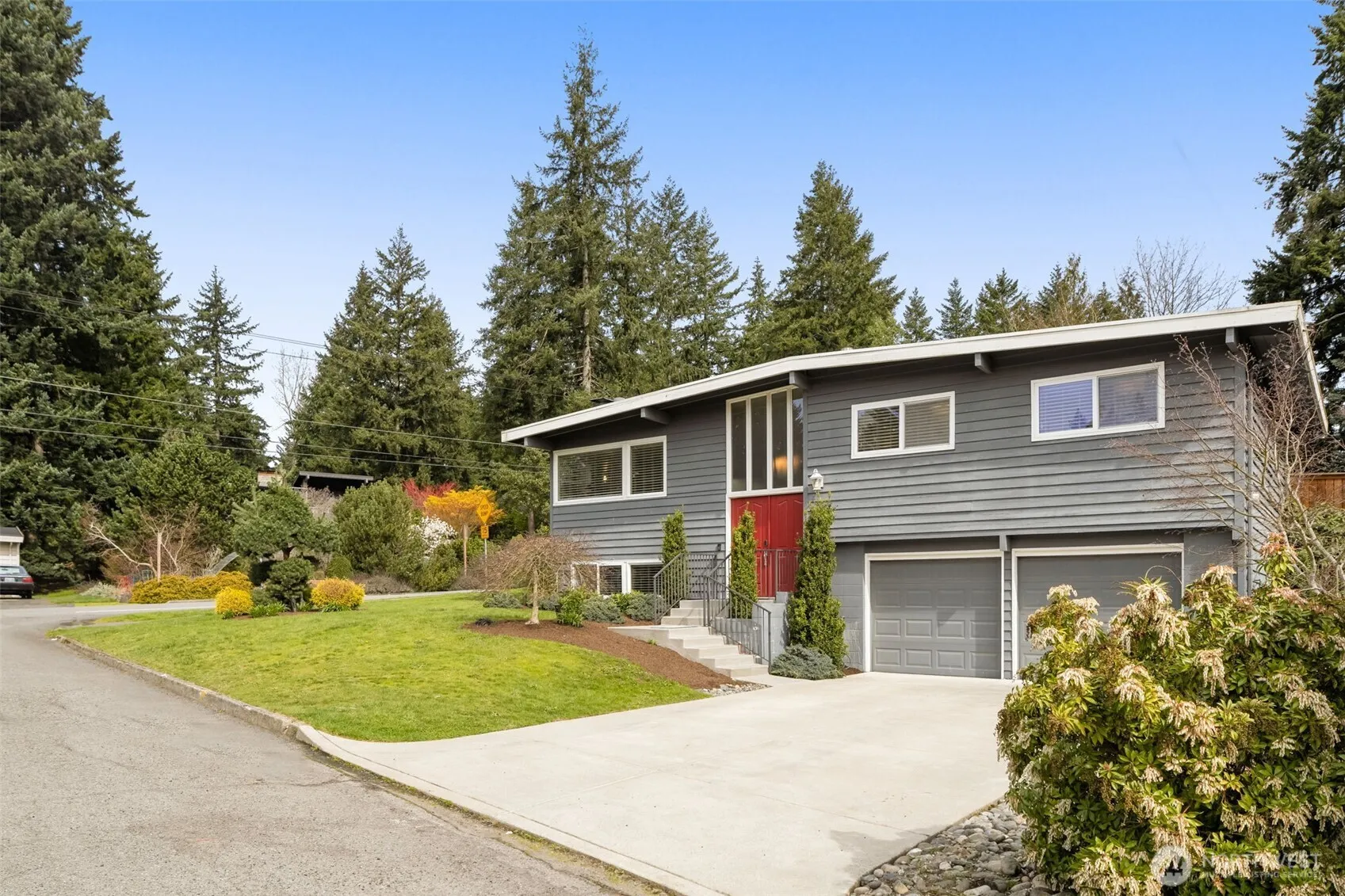 Property photo for 334 157th Avenue Ne, Bellevue photo 3