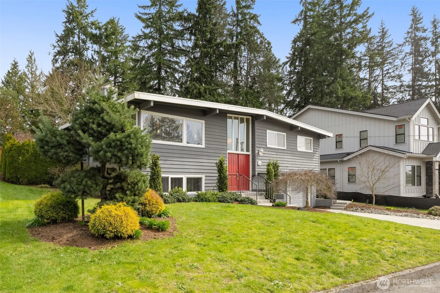 Property photo for 334 157th Avenue Ne, Bellevue photo 2