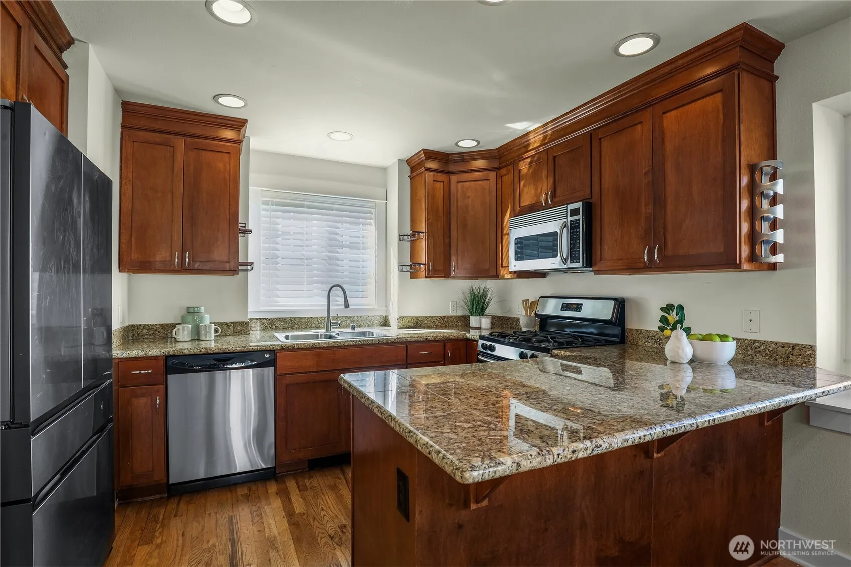 Property photo for 8846 Midvale Avenue N #b, Seattle photo 5
