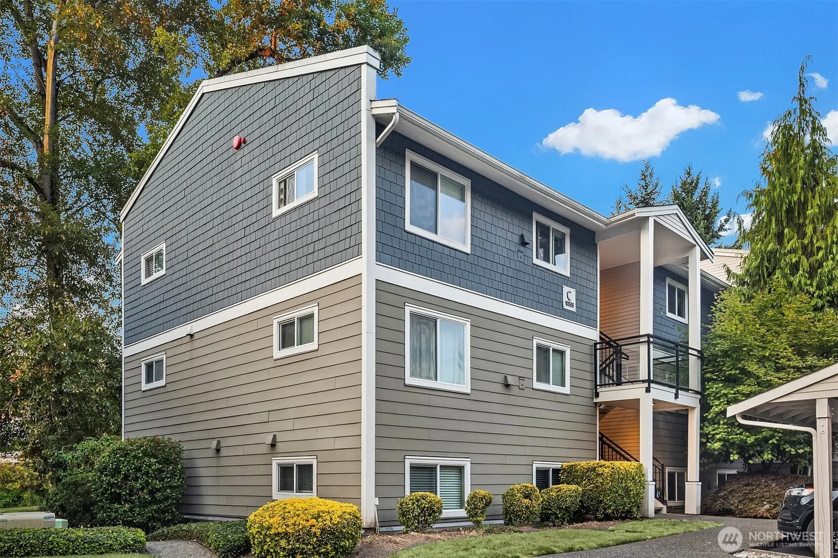 Property photo for 10838 E Riverside Drive #c102, Bothell photo 2