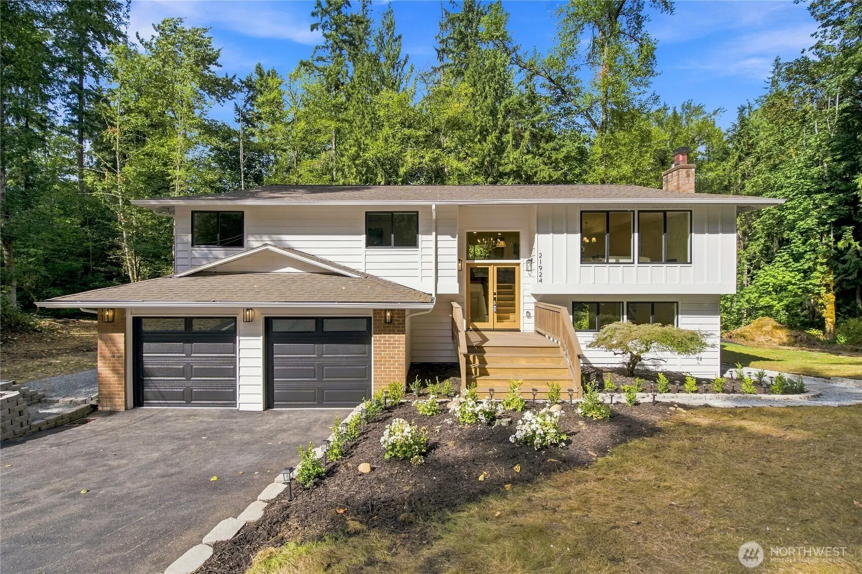 Property photo for 21924 Ne 164th St, Woodinville photo 2