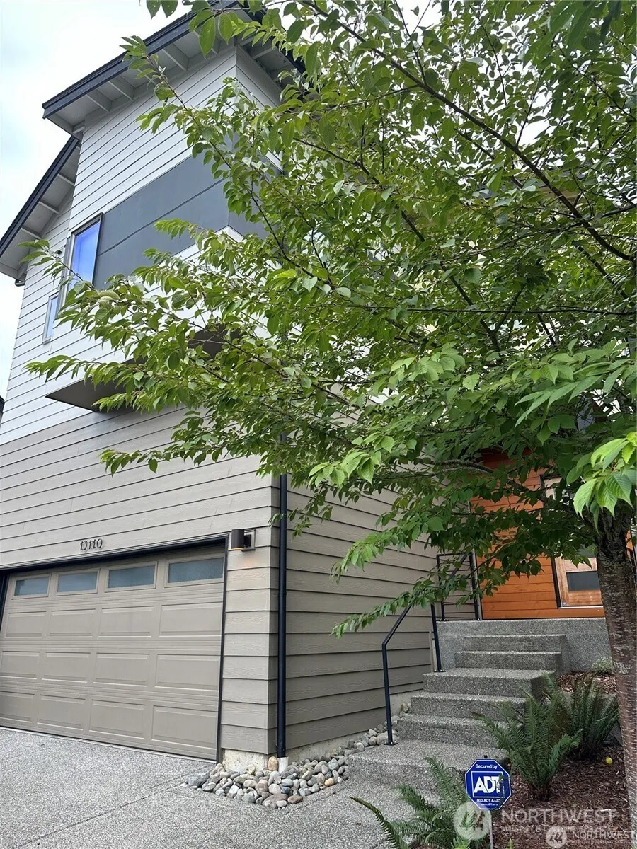 Property photo for 13110 Se 219th Place, Kent