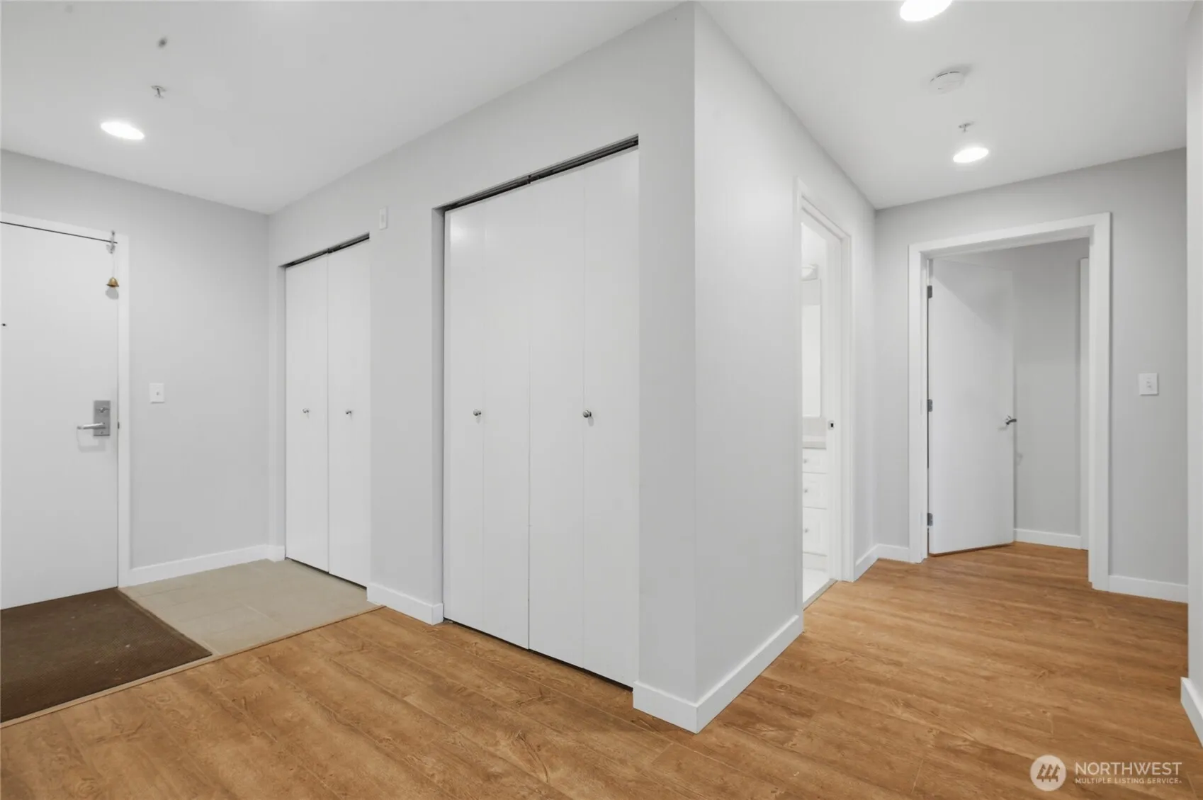 Property photo for 321 10th Avenue S #712, Seattle photo 4