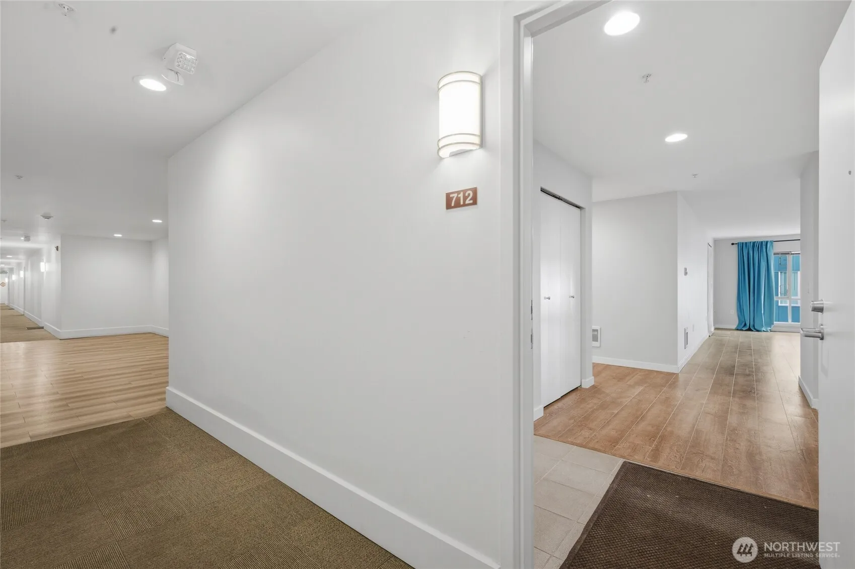 Property photo for 321 10th Avenue S #712, Seattle photo 2
