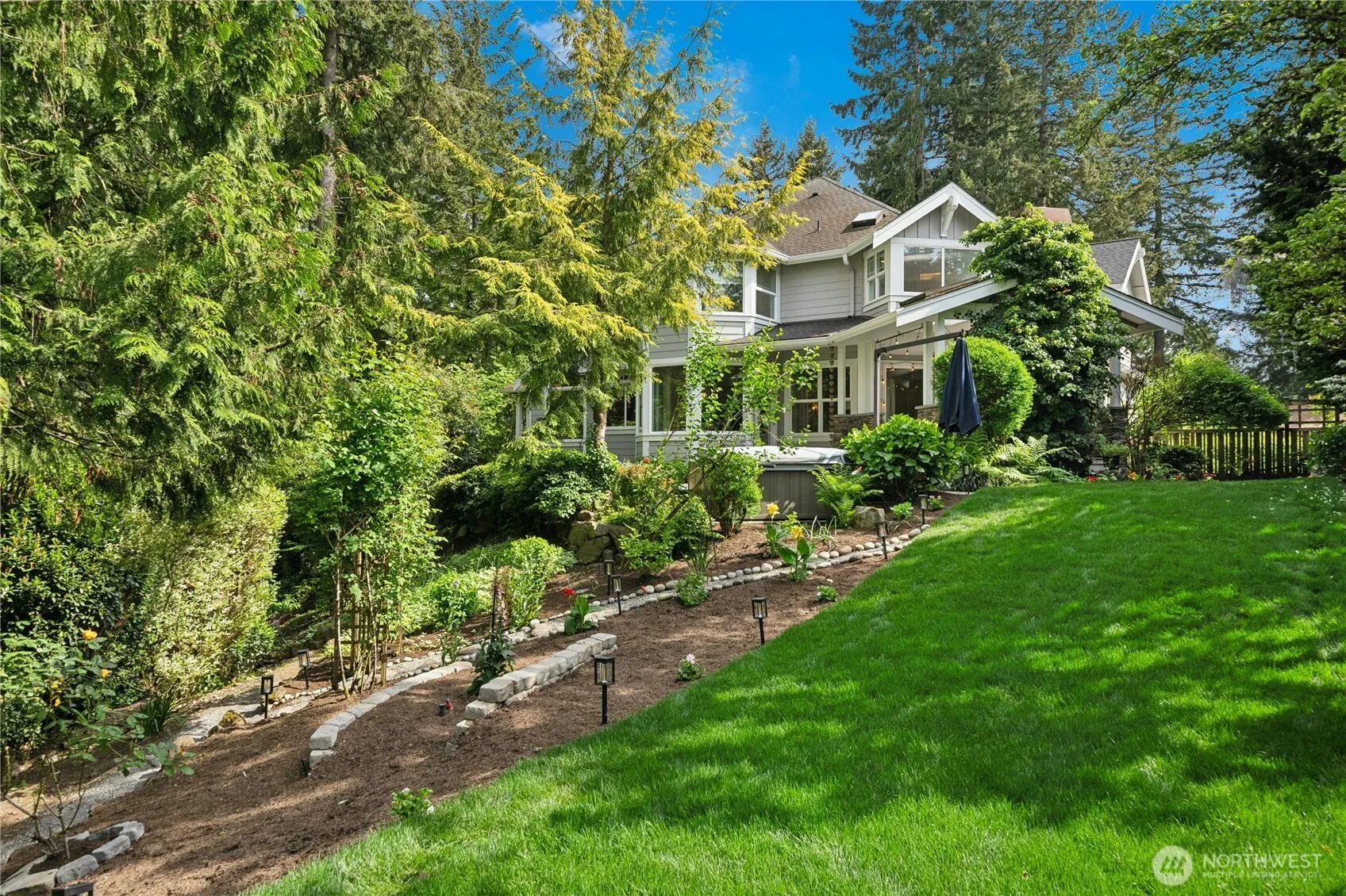 Property photo for 10806 Se 16th Street, Bellevue photo 4