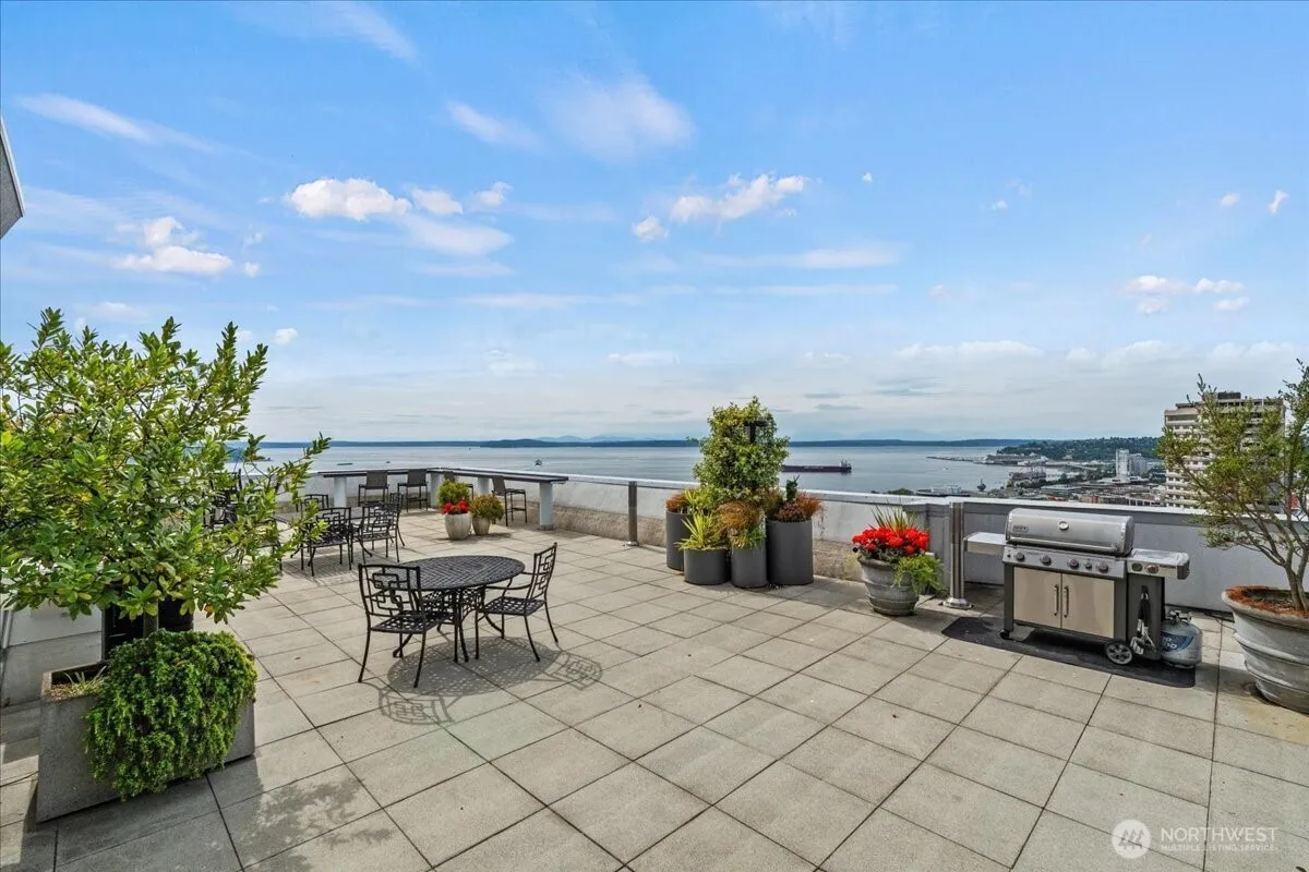 Property photo for 121 Vine Street #1404, Seattle photo 2