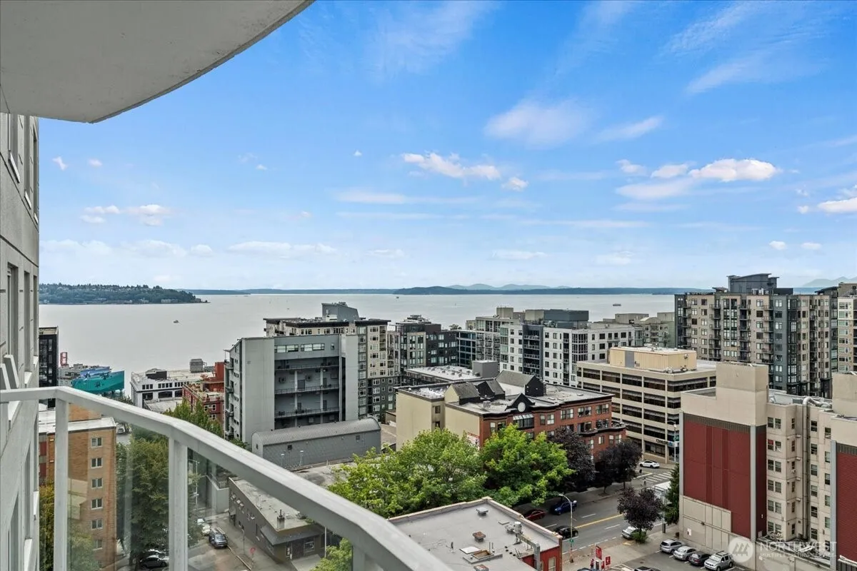 Property photo for 121 Vine Street #1404, Seattle photo 4
