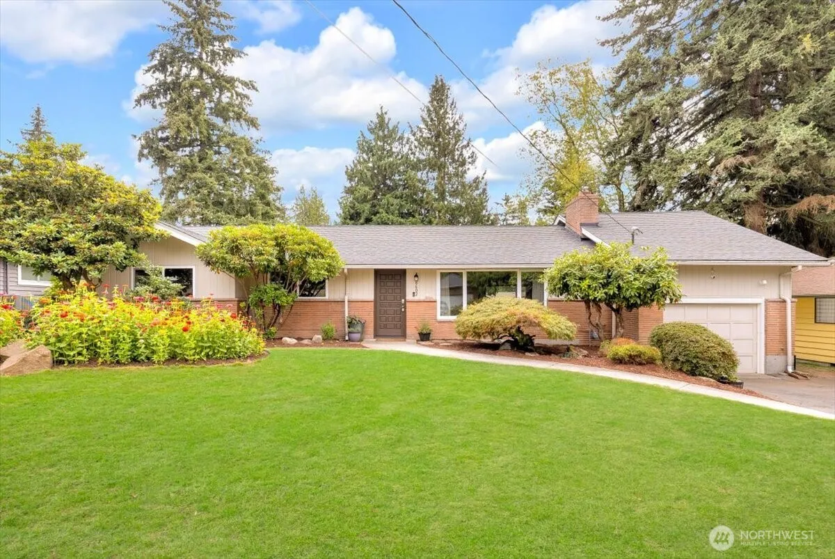Property photo for 8602 Maple Lane, Edmonds photo 3