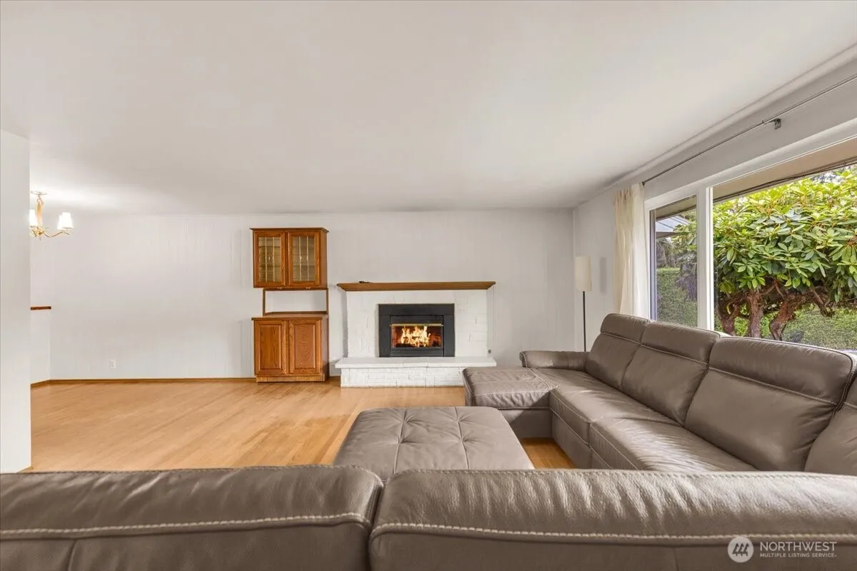 Property photo for 8602 Maple Lane, Edmonds photo 5