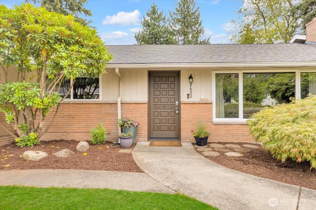Property photo for 8602 Maple Lane, Edmonds photo 2