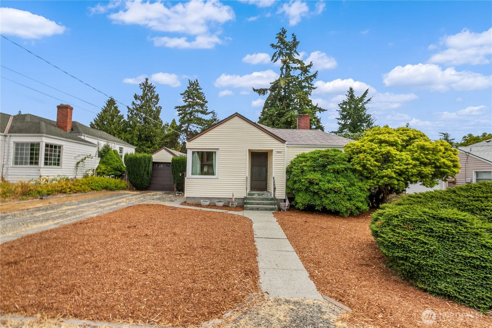 Property photo for 11032 Dayton Avenue N, Seattle photo 2