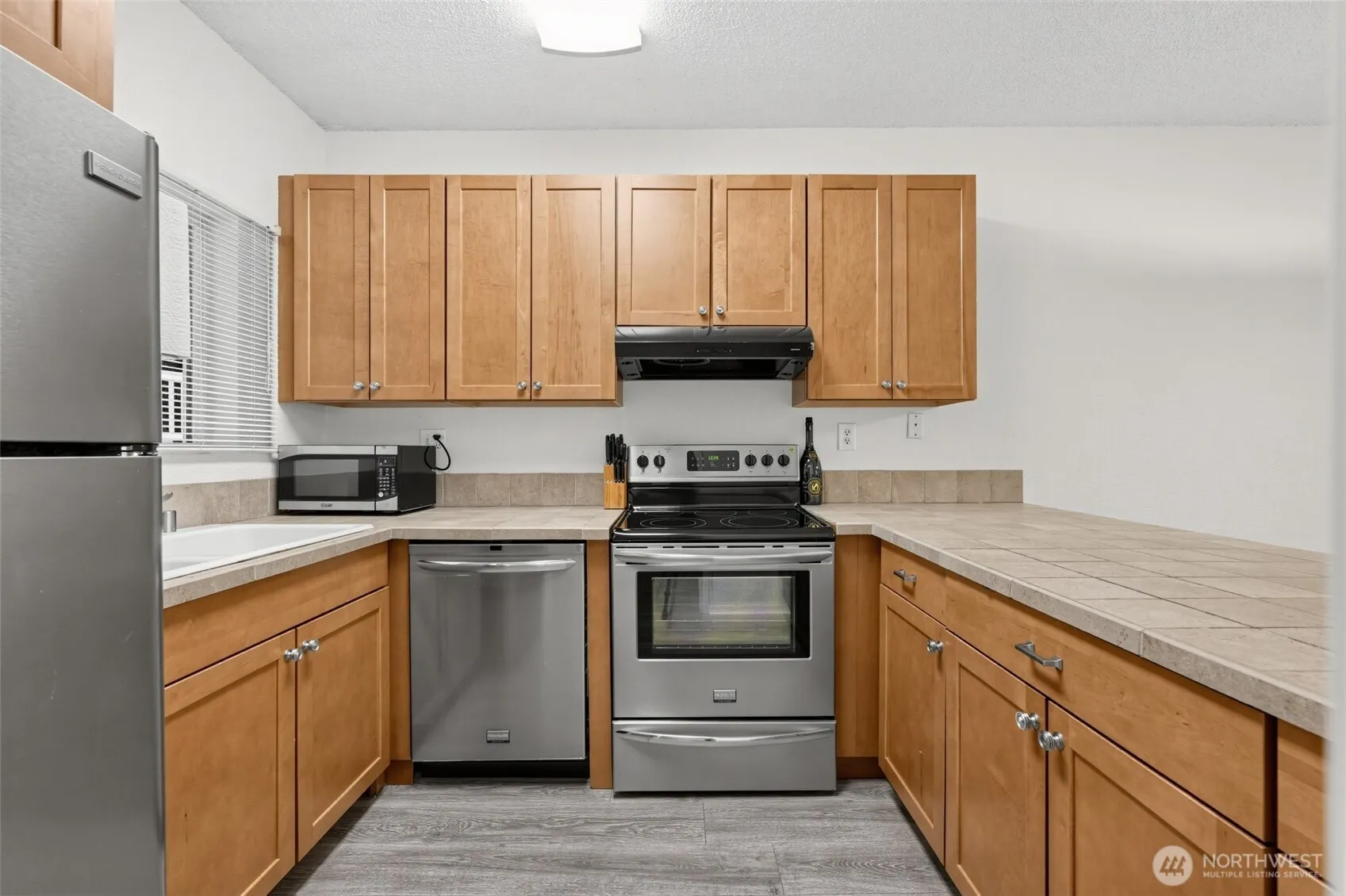 Property photo for 14445 Ne 40th Street #d101, Bellevue photo 3
