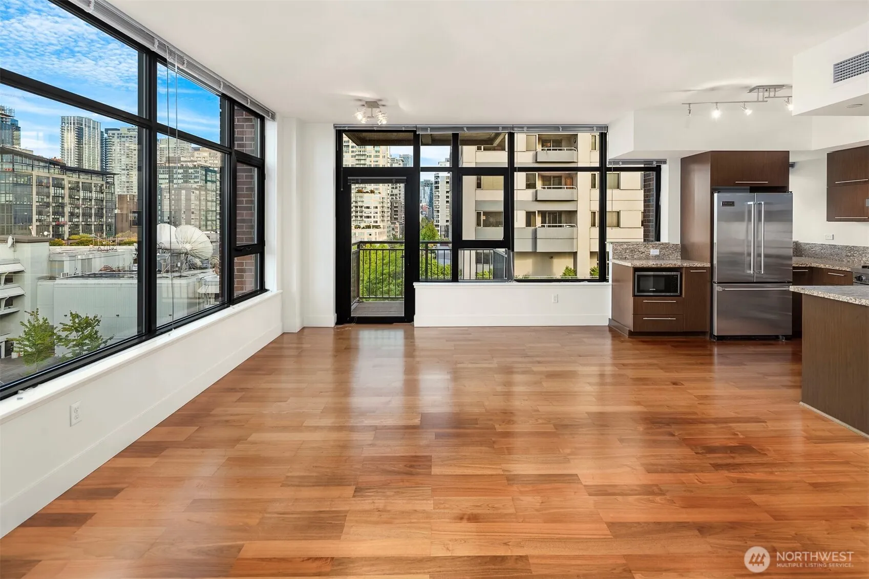 Property photo for 2911 2nd Avenue #902, Seattle photo 2