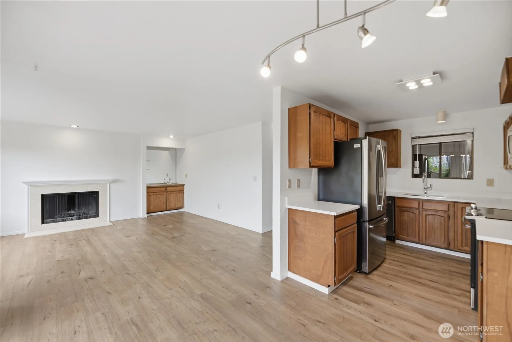 Property photo for 717 122nd Avenue Ne #b2, Bellevue photo 4