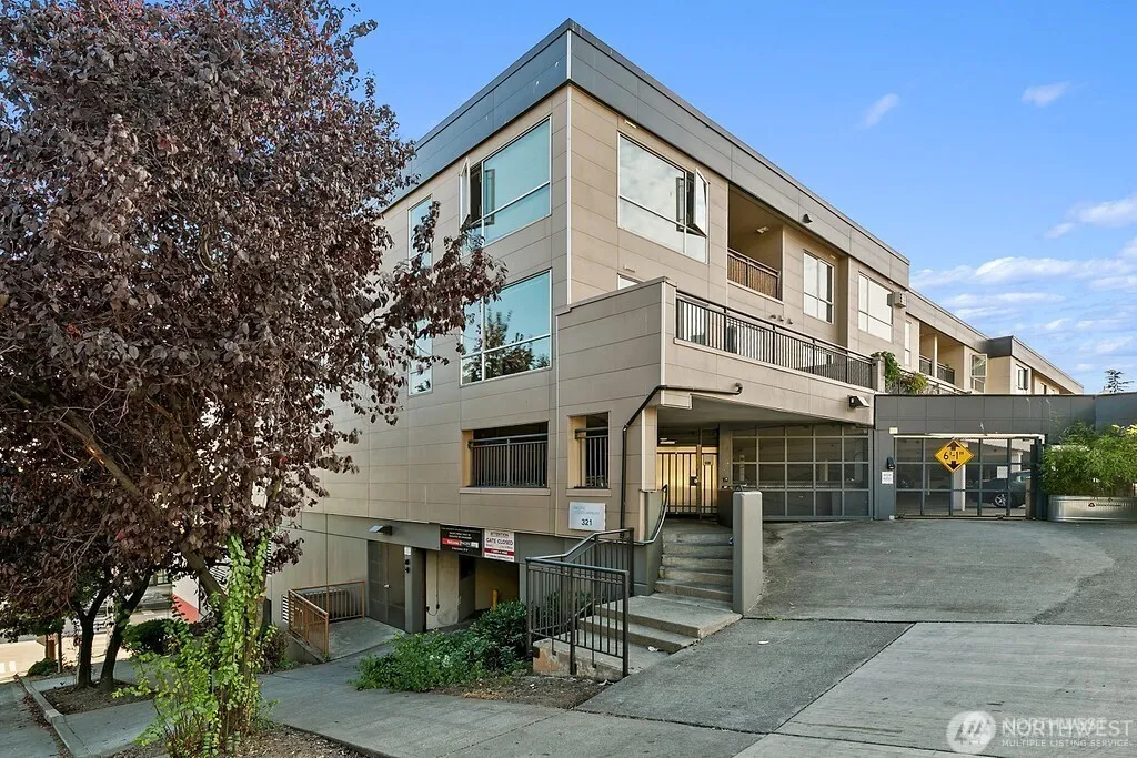 Property photo for 321 10th Avenue S #604, Seattle