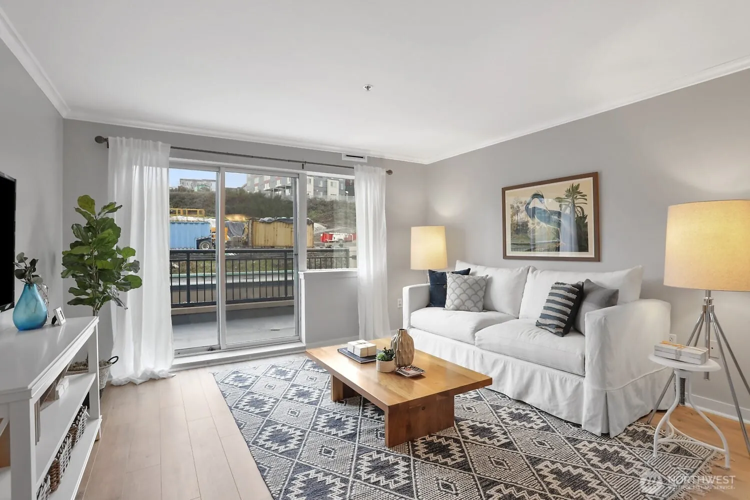 Property photo for 321 10th Avenue S #604, Seattle photo 2