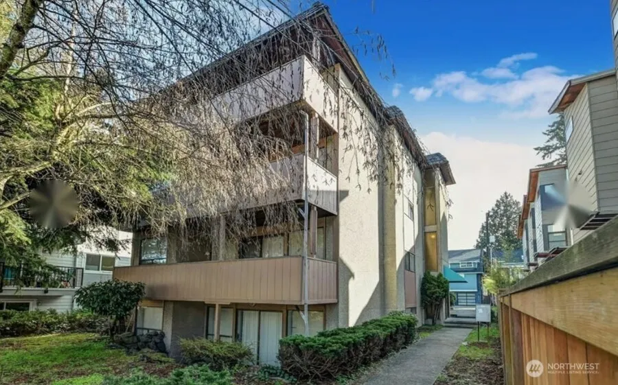 Property photo for 5916 California Avenue Sw, Seattle