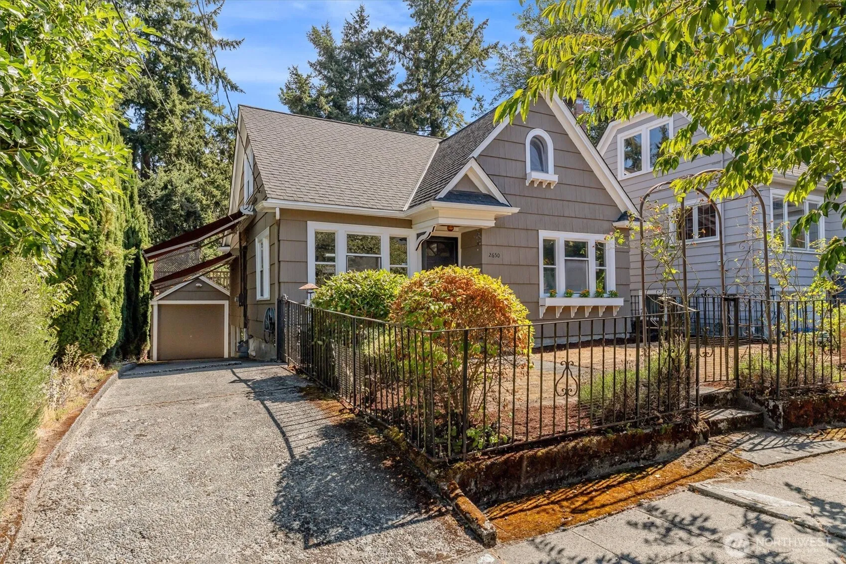 Property photo for 2650 Walnut Avenue Sw, Seattle photo 3
