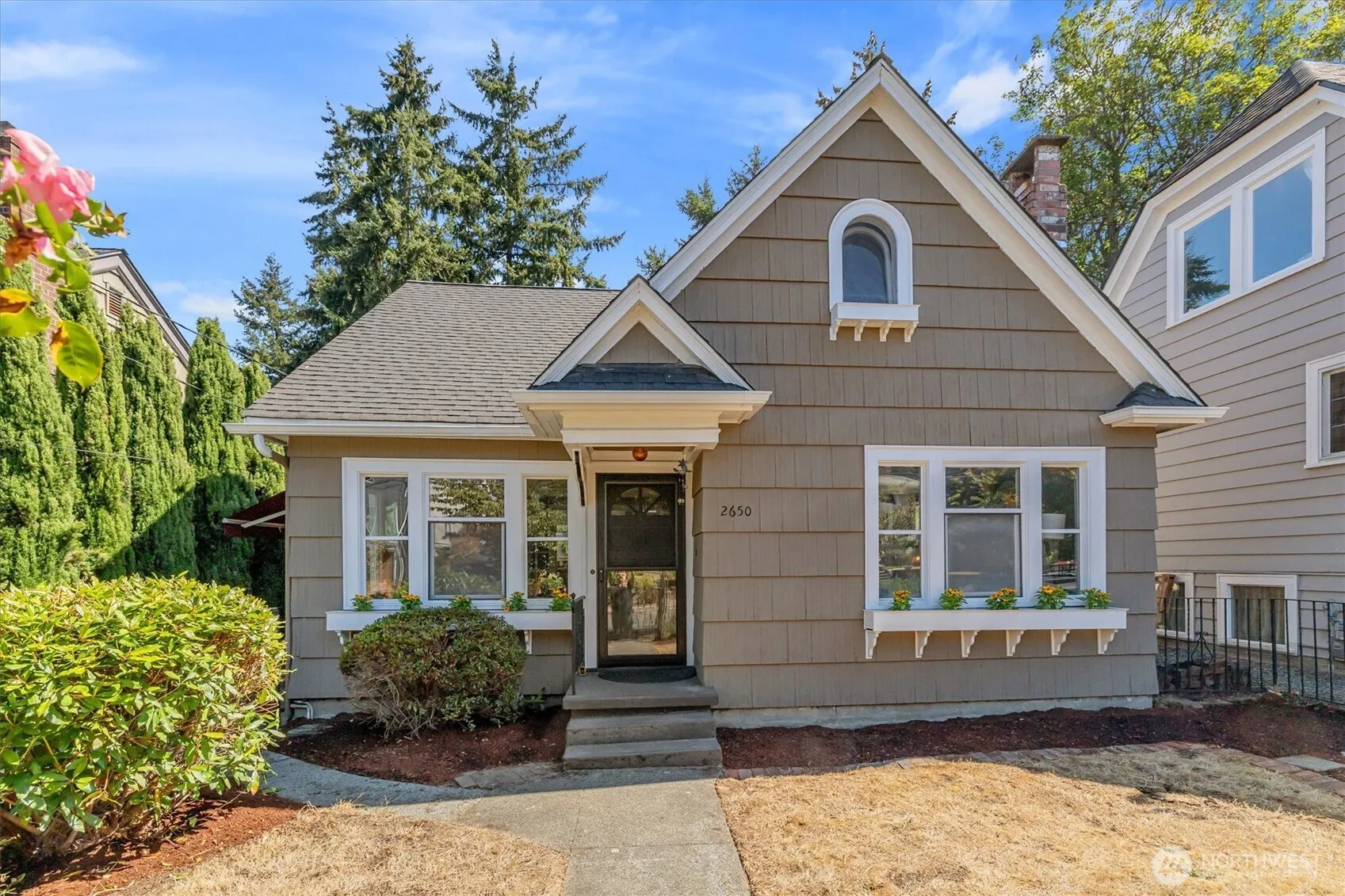 Property photo for 2650 Walnut Avenue Sw, Seattle photo 2