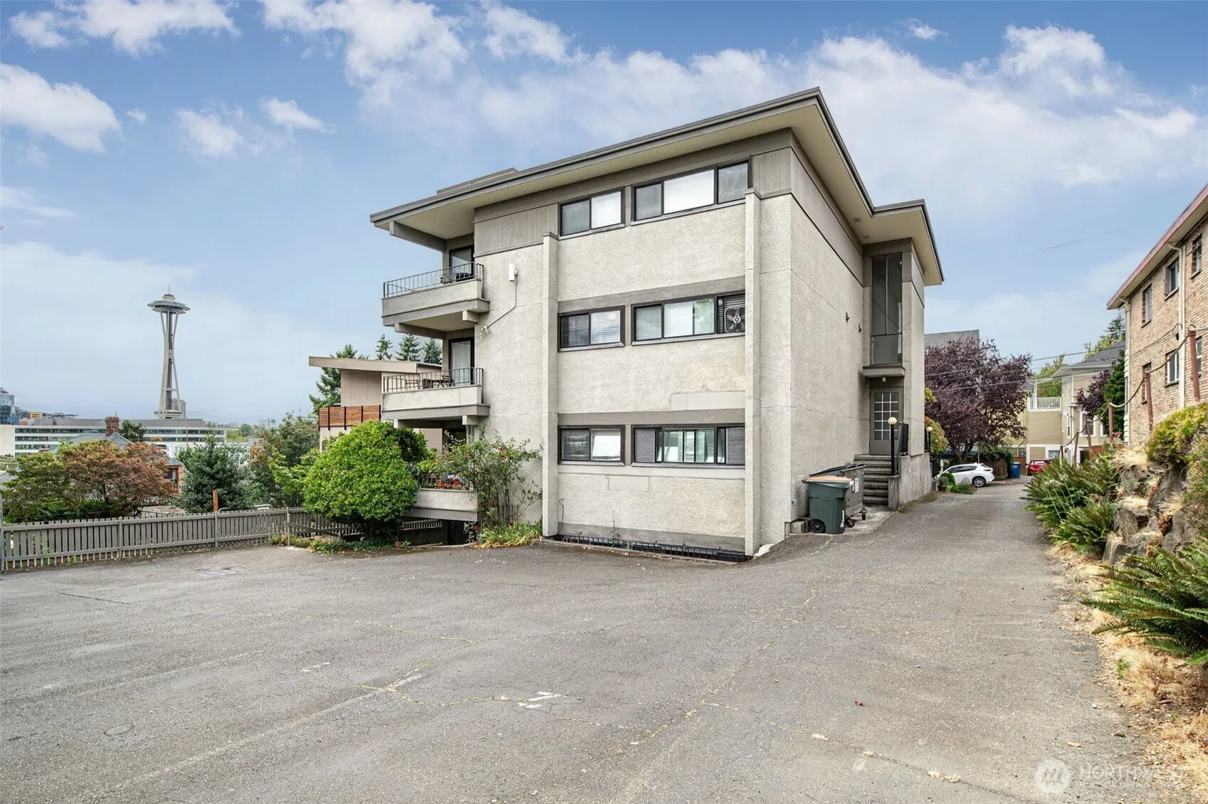 Property photo for 914 6th Avenue N #201, Seattle photo 2