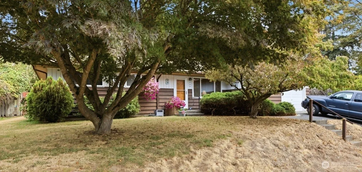 Property photo for 420 S 128th Street, Burien photo 2
