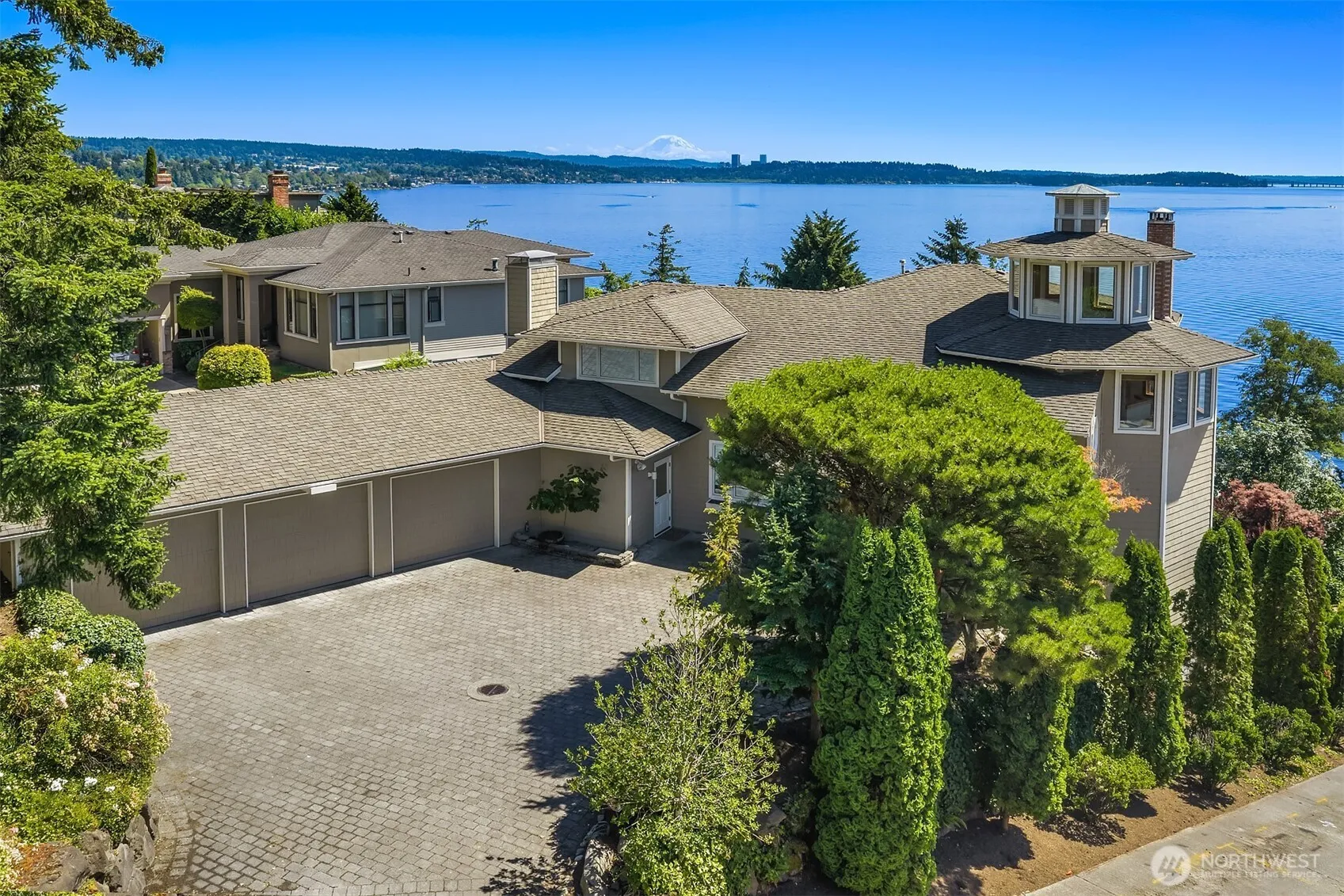Property photo for 8203 Ne Juanita Drive, Kirkland photo 2