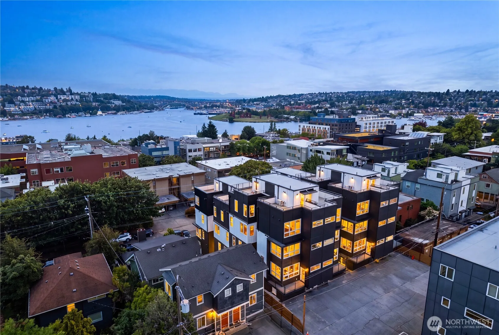 Property photo for 2328 B Franklin Avenue E, Seattle photo 4