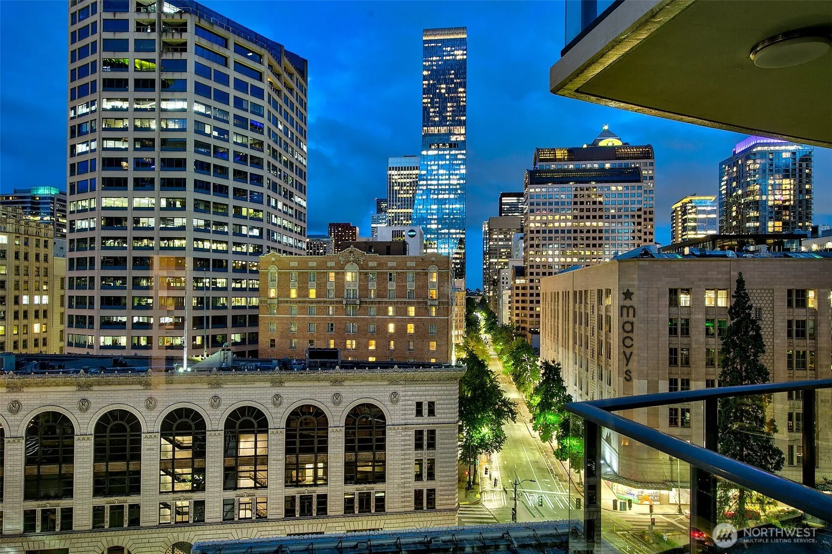 Property photo for 1920 4th Avenue #908, Seattle