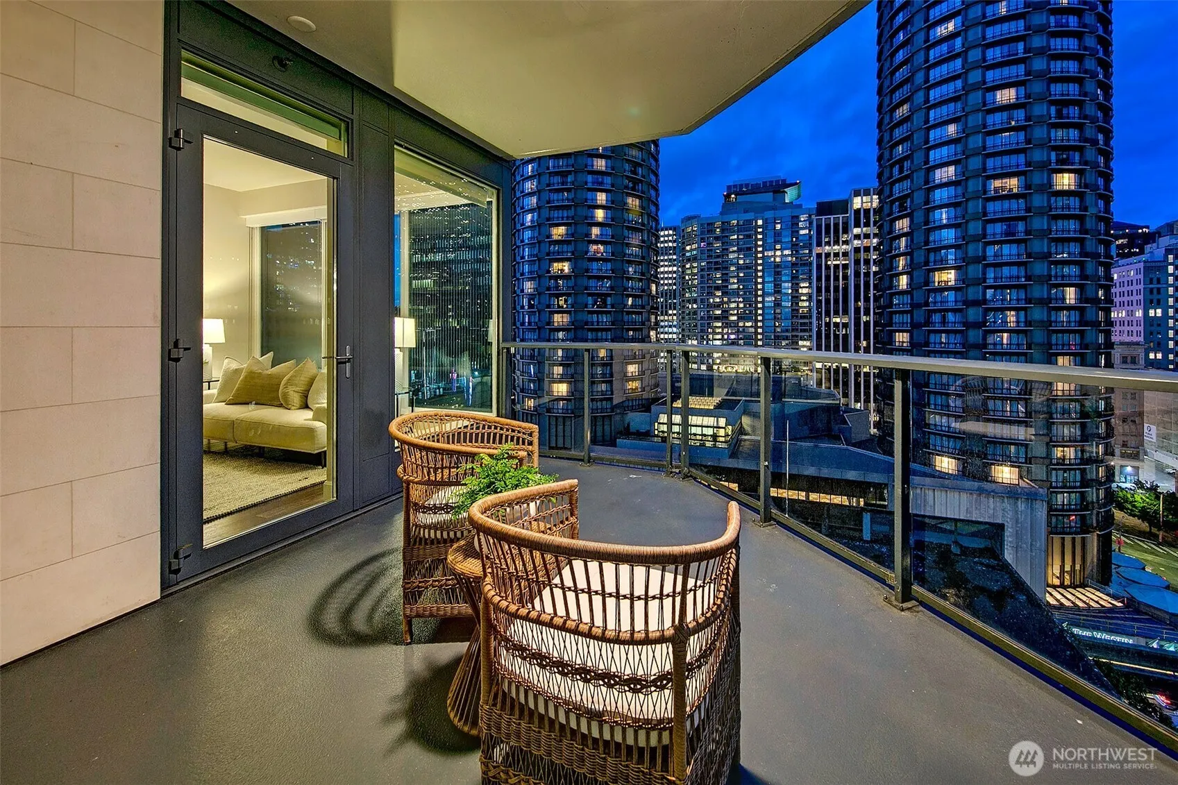 Property photo for 1920 4th Avenue #908, Seattle photo 5