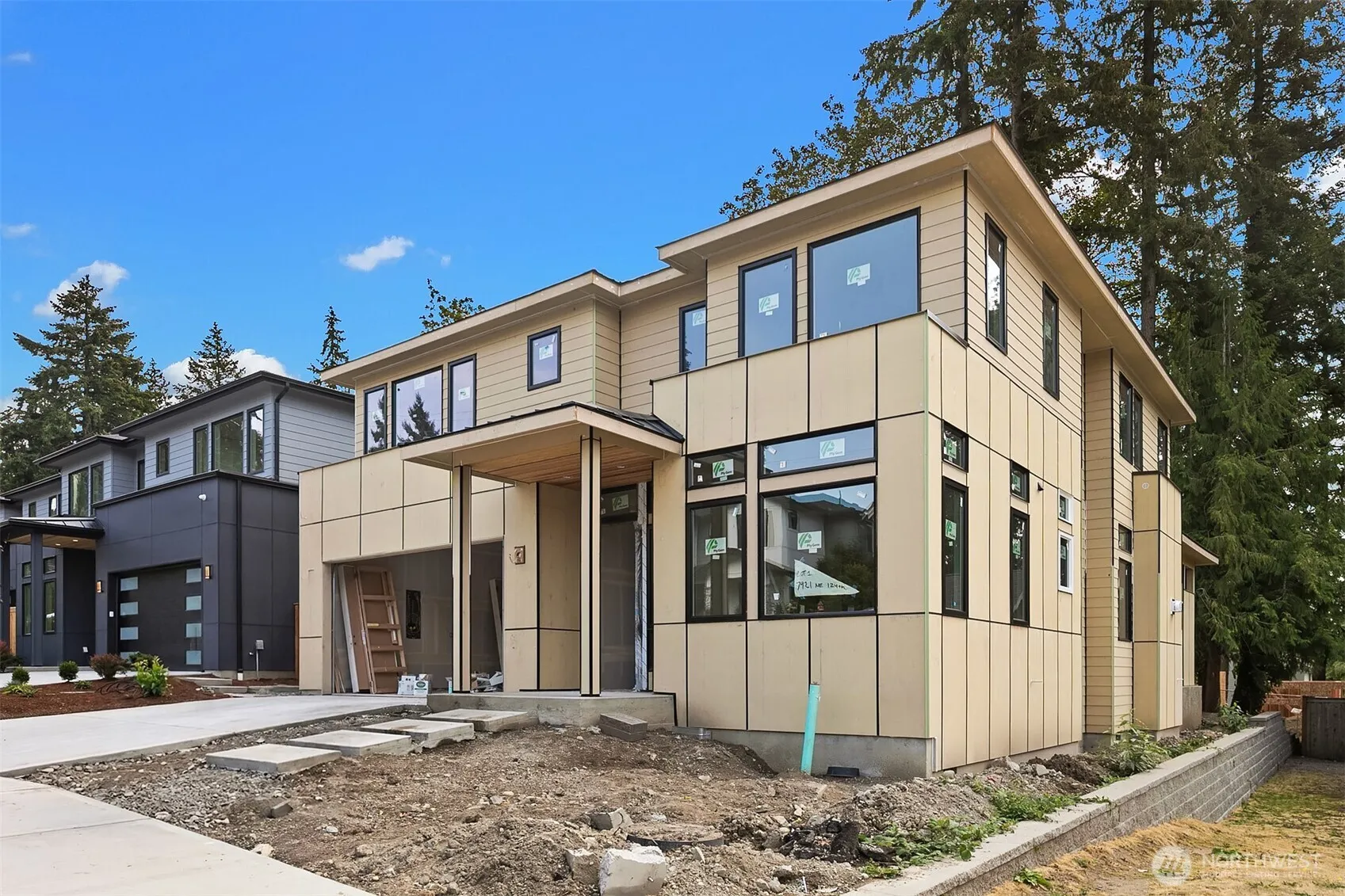 Property photo for 7921 Ne 124th Street, Kirkland photo 2