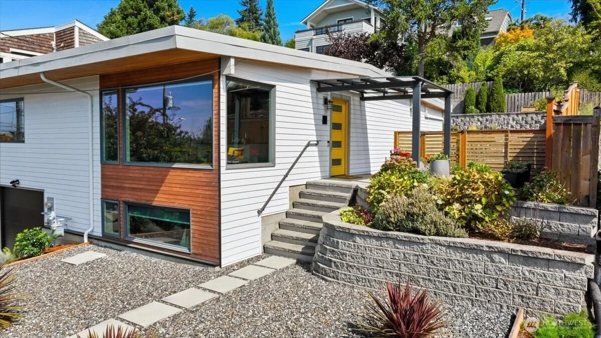 Property photo for 2568 13th Avenue W, Seattle photo 3