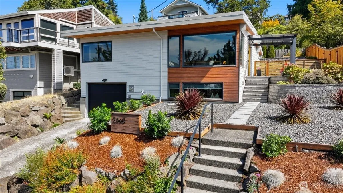 Property photo for 2568 13th Avenue W, Seattle photo 2