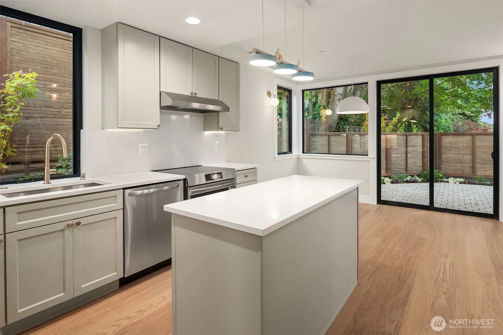 Property photo for 2316 S Forest Street, Seattle photo 4