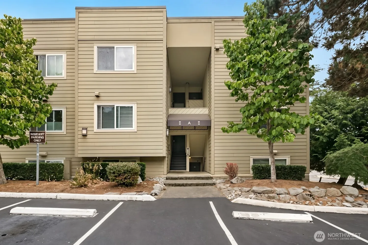 Property photo for 5844 Ne 75th Street #a102, Seattle photo 3