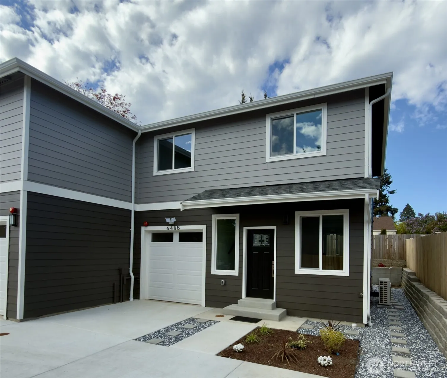 Property photo for 648 B Sw 139th Street, Burien photo 2