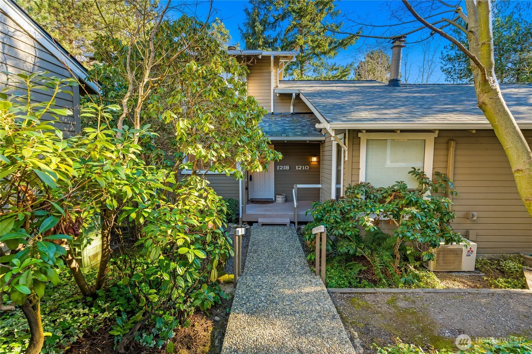 Property photo for 1218 101st Place Ne, Bellevue photo 3