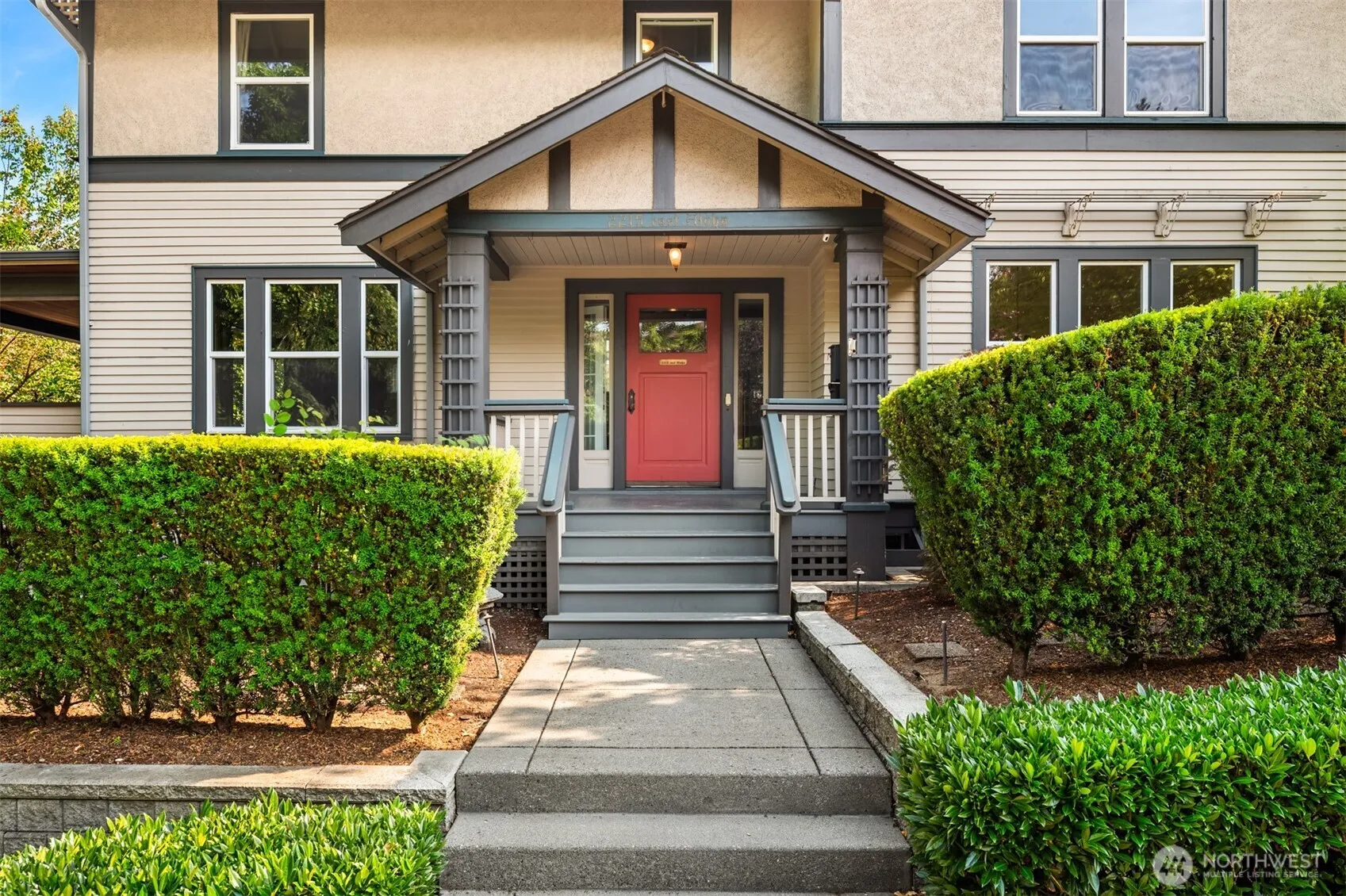 Property photo for 2215 E Aloha Street, Seattle photo 2