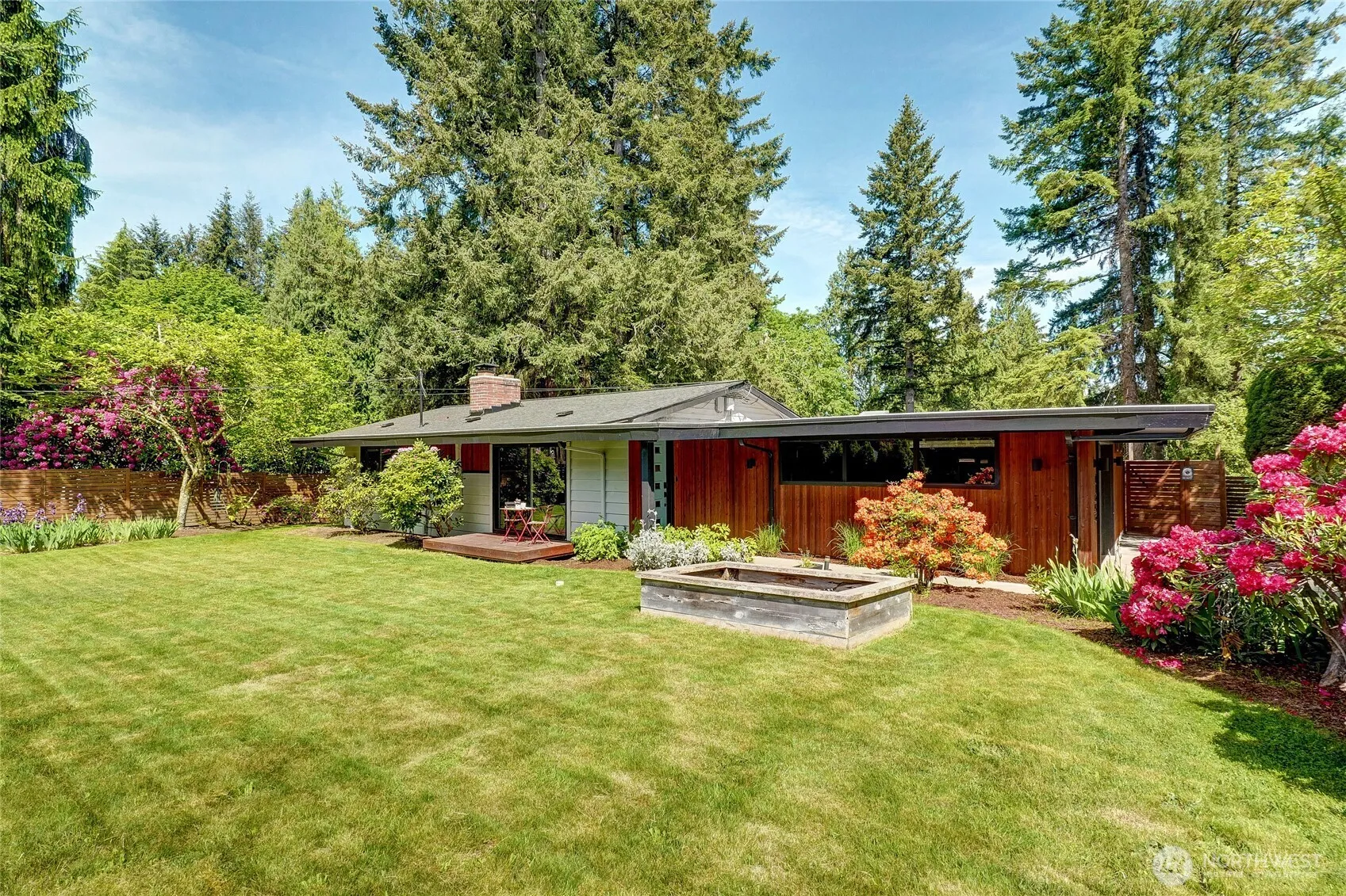 Property photo for 17050 Ne 95th Street, Redmond
