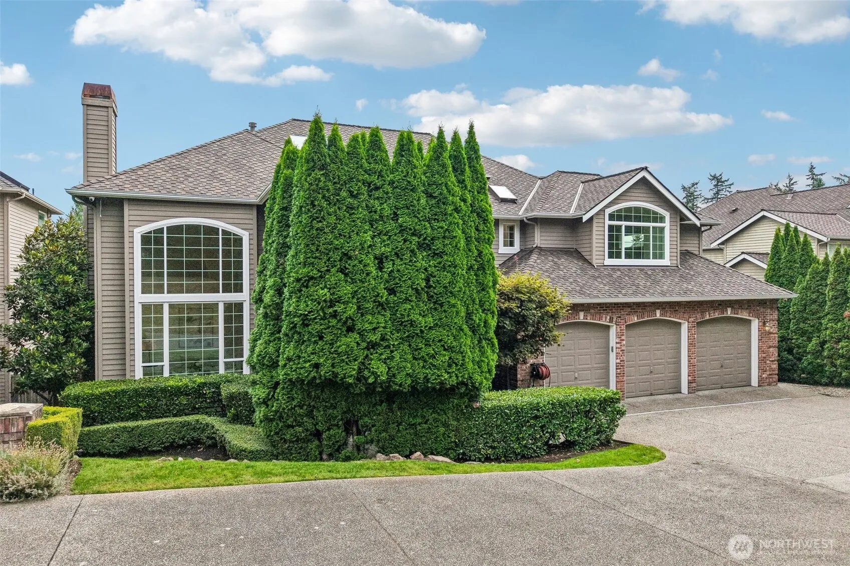 Property photo for 13611 Ne 136th Pl, Kirkland photo 2