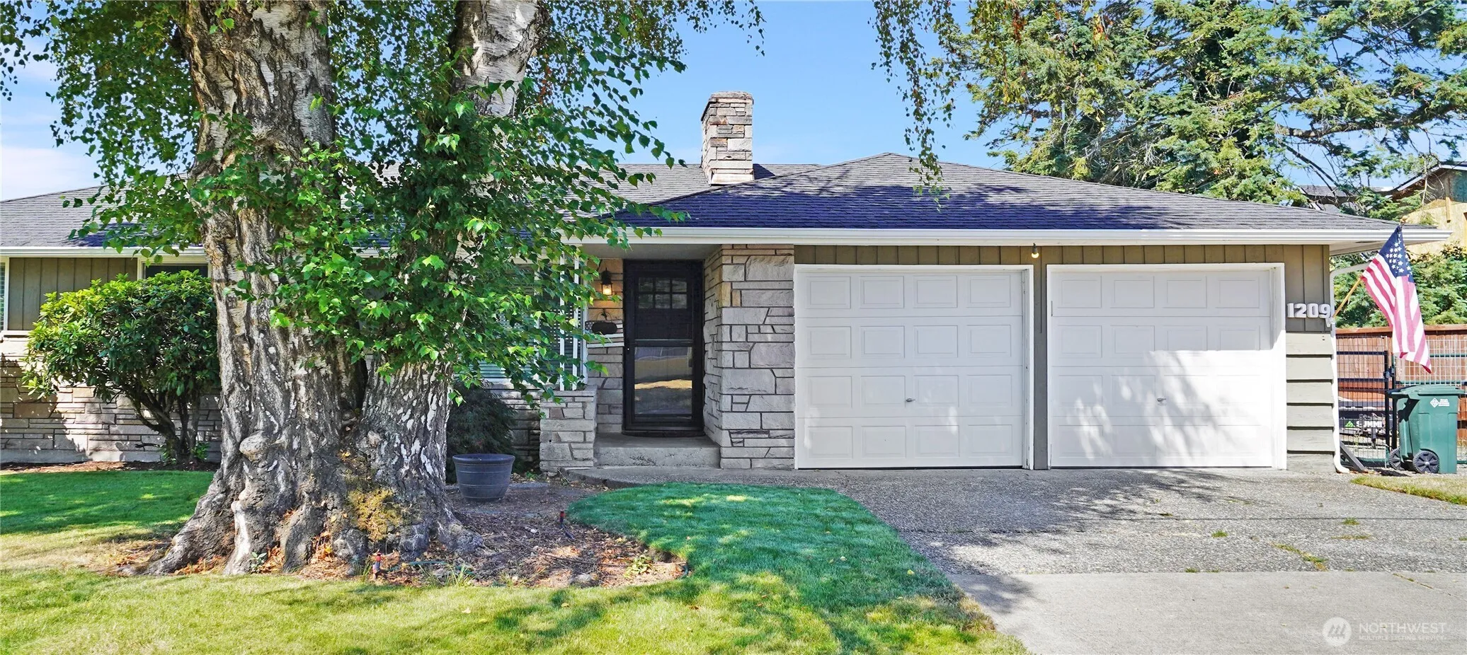 Property photo for 1209 10th Avenue Se, Puyallup