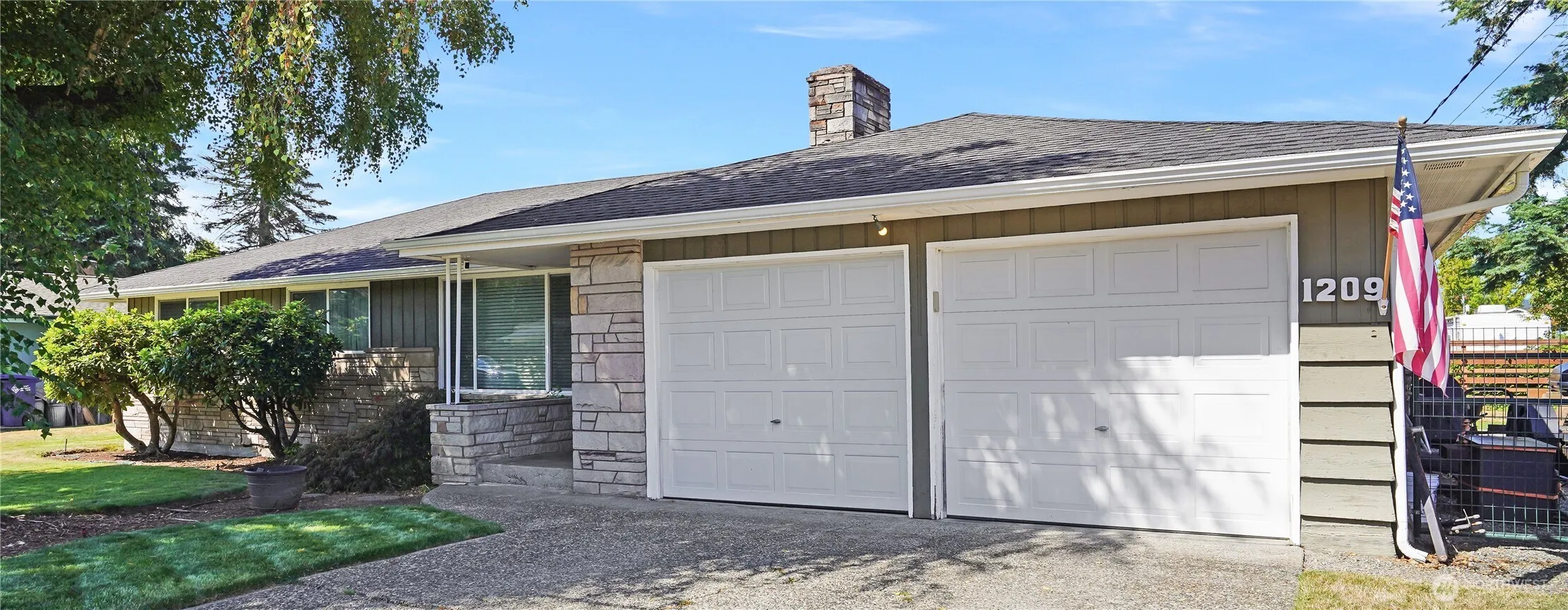 Property photo for 1209 10th Avenue Se, Puyallup photo 2